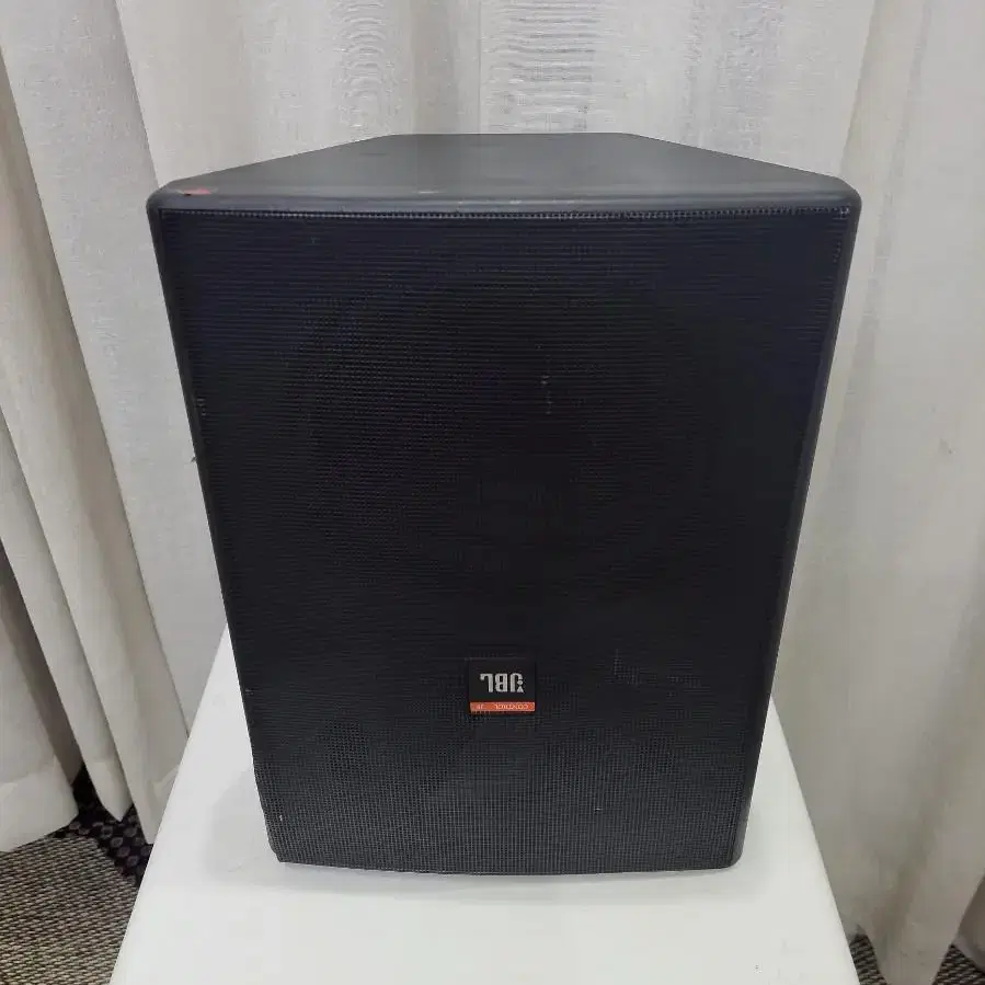 JBL CONTROL 28