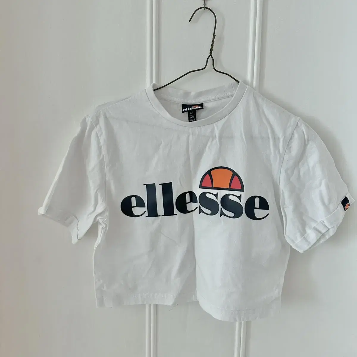 엘레쎄 ellesse 크롭 반팔티