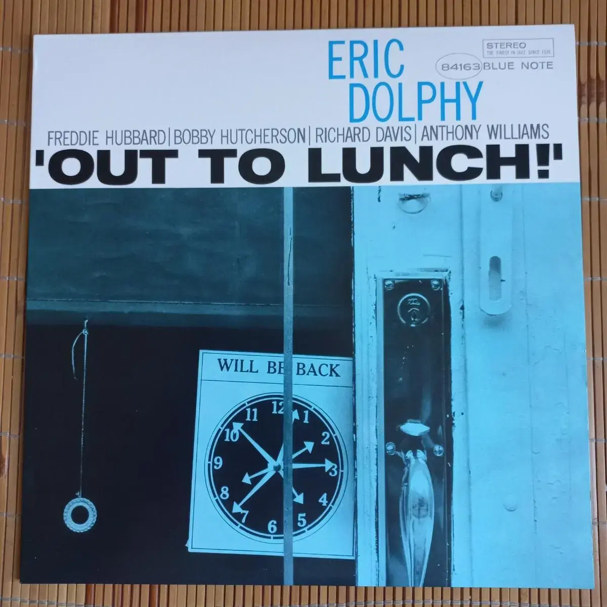 Lp중고 ERIC DOLPHY - OUT TO LUNCH 음반 판매합니다