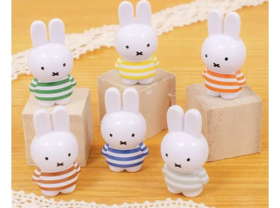 MIFFY Sells 6 striped Miffy figures sealed 