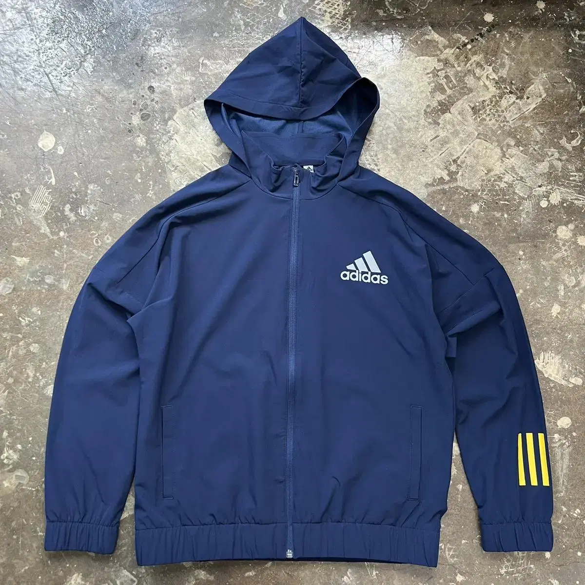 95) Adidas Windbreaker Windproof Jacket Unisex