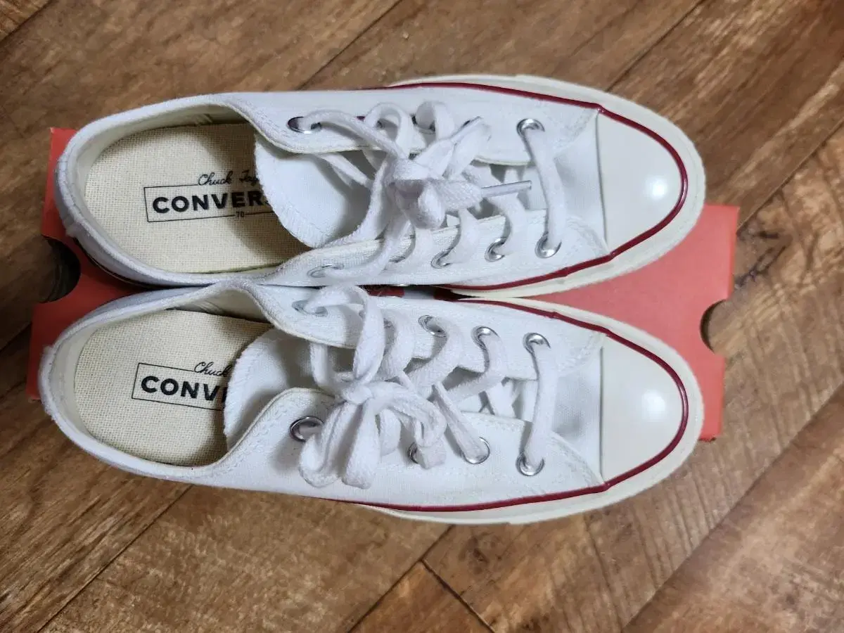 CONVERSE Chuck 70 230 size