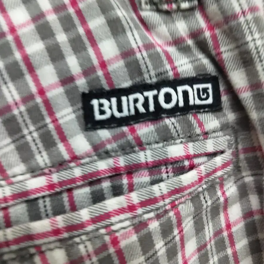 32)BURTON 버튼 반바지 팝니다