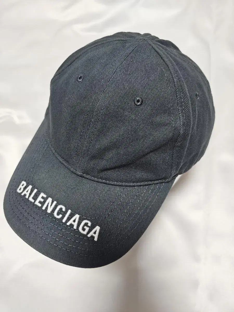 Balenciaga 챙로고모자