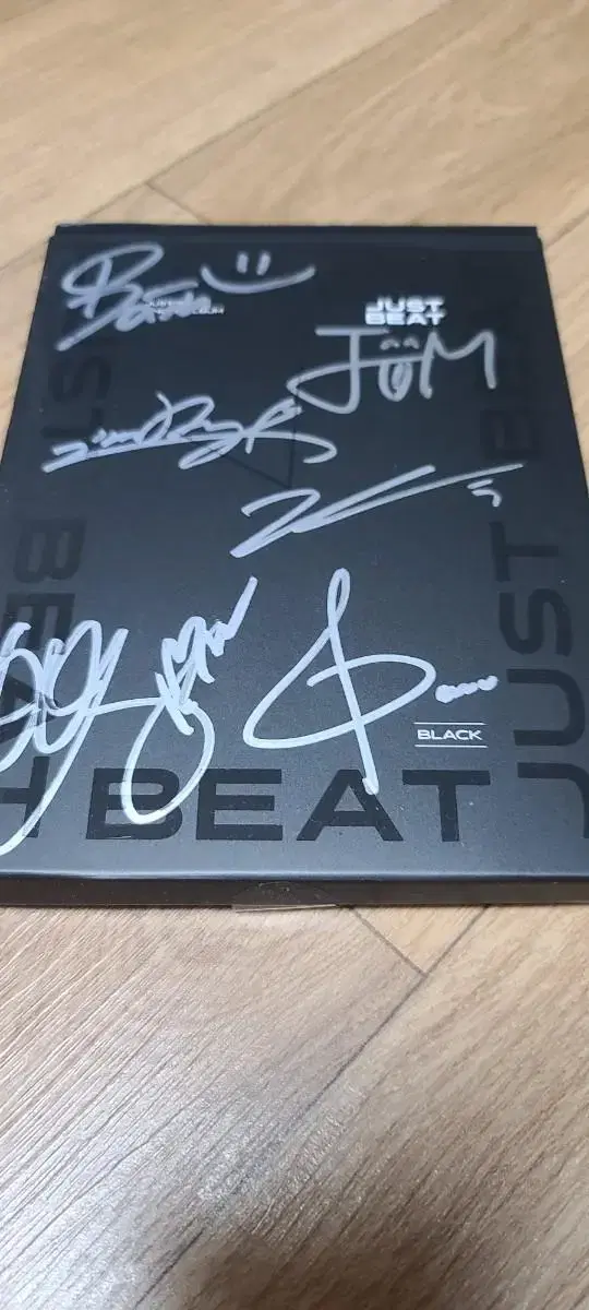 Justin Bieber signed album for 25,000 won