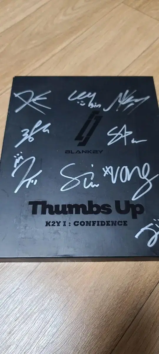 Blanky signed album for 25000 won