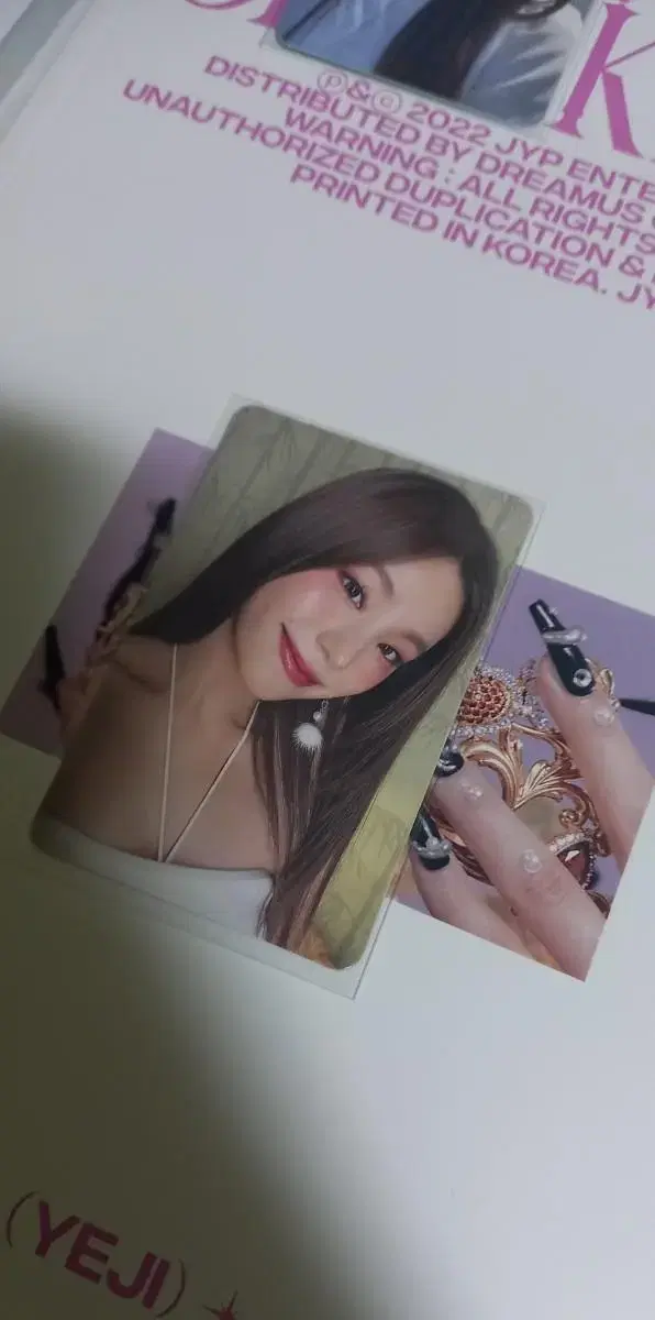 Itzy yeji photocard wts .