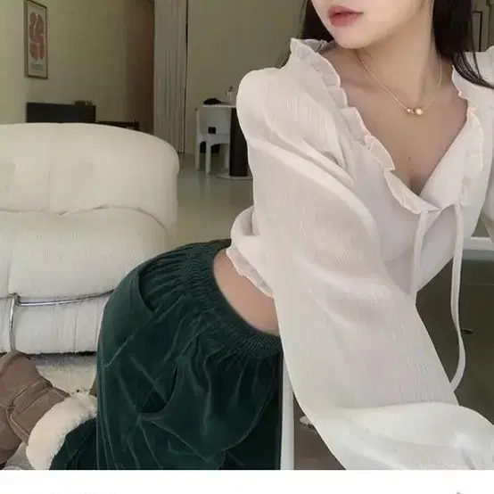 디어마이블루 루나 크롭 블라우스 베이지