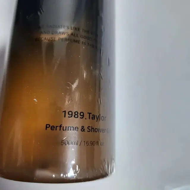 셀러버 퍼퓸테라피 샤워 젤 1989.테일러(500ml) 팝니다.