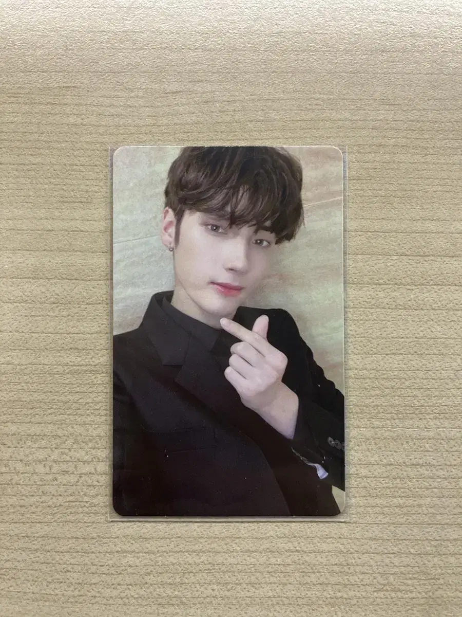 TXT Bloo Hour 553 weverse pre-order benefit hueningkai photocard WTS