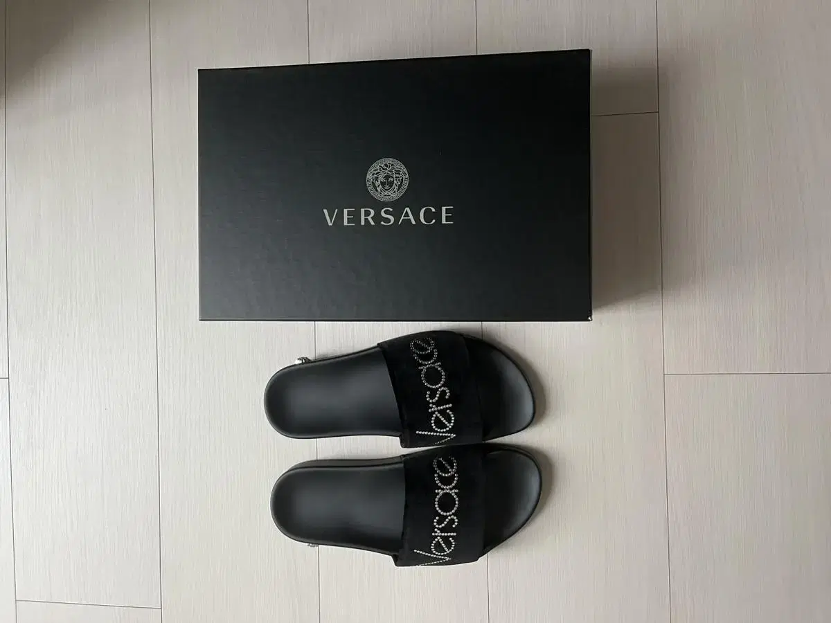 (New) Versace Women's Slippers 370
