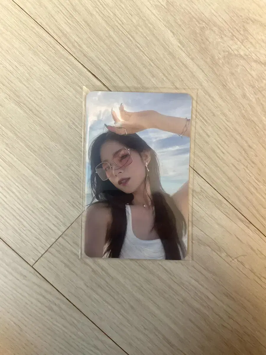 Fromis 9 lee chaeyoung weverse pre-order benefit unreleased photocard