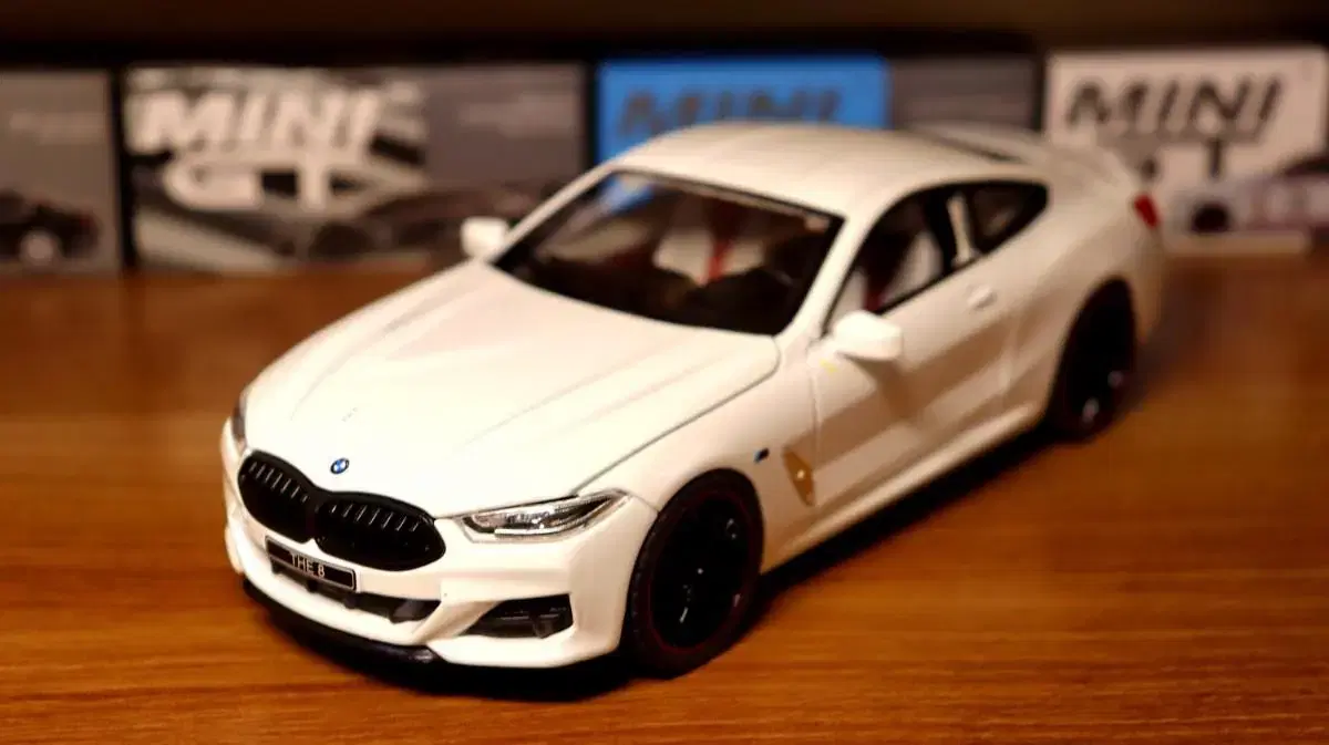 1:24 다이케스트 BMW M8