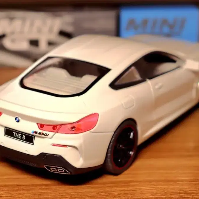 1:24 다이케스트 BMW M8