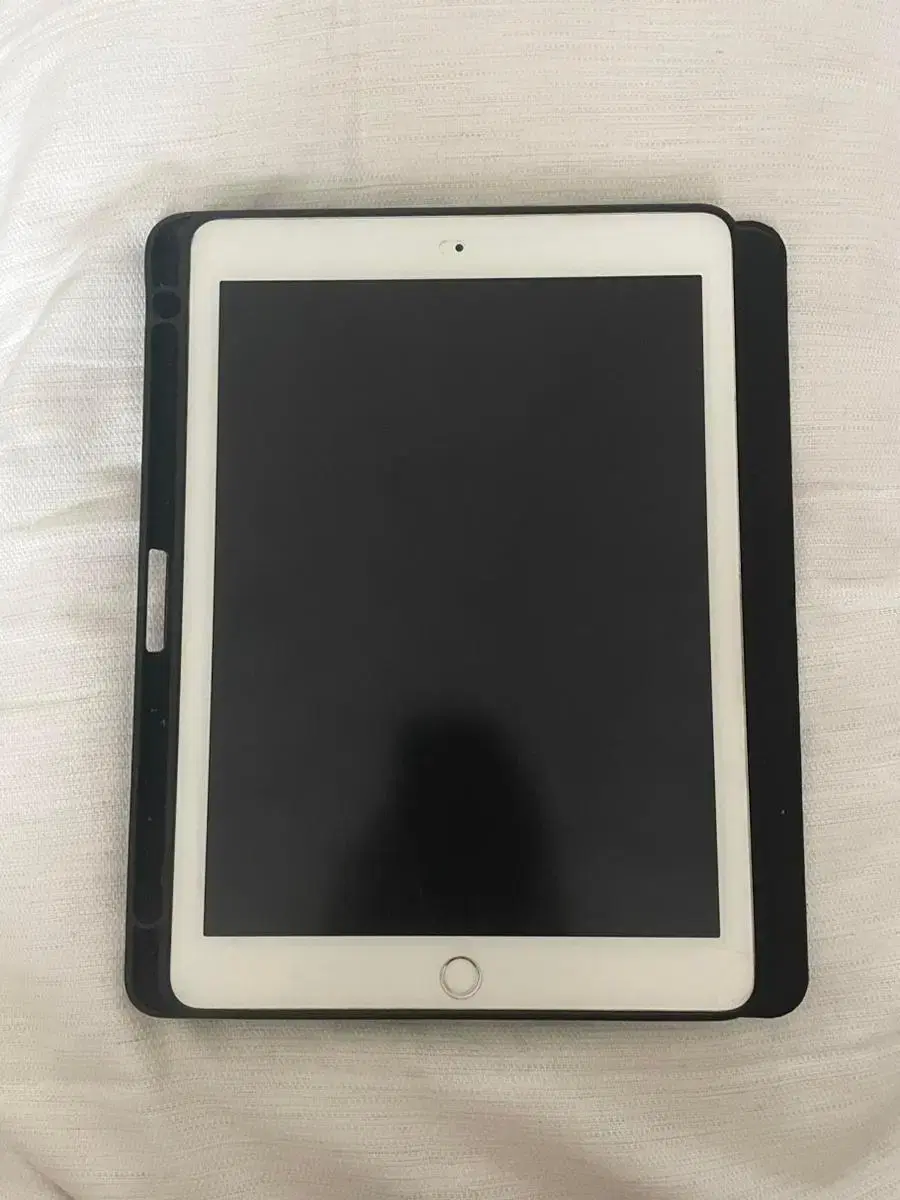 Free Shipping) iPad 6th Generation 32GB