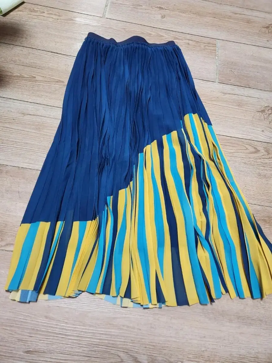 ZARA Long pleated skirt