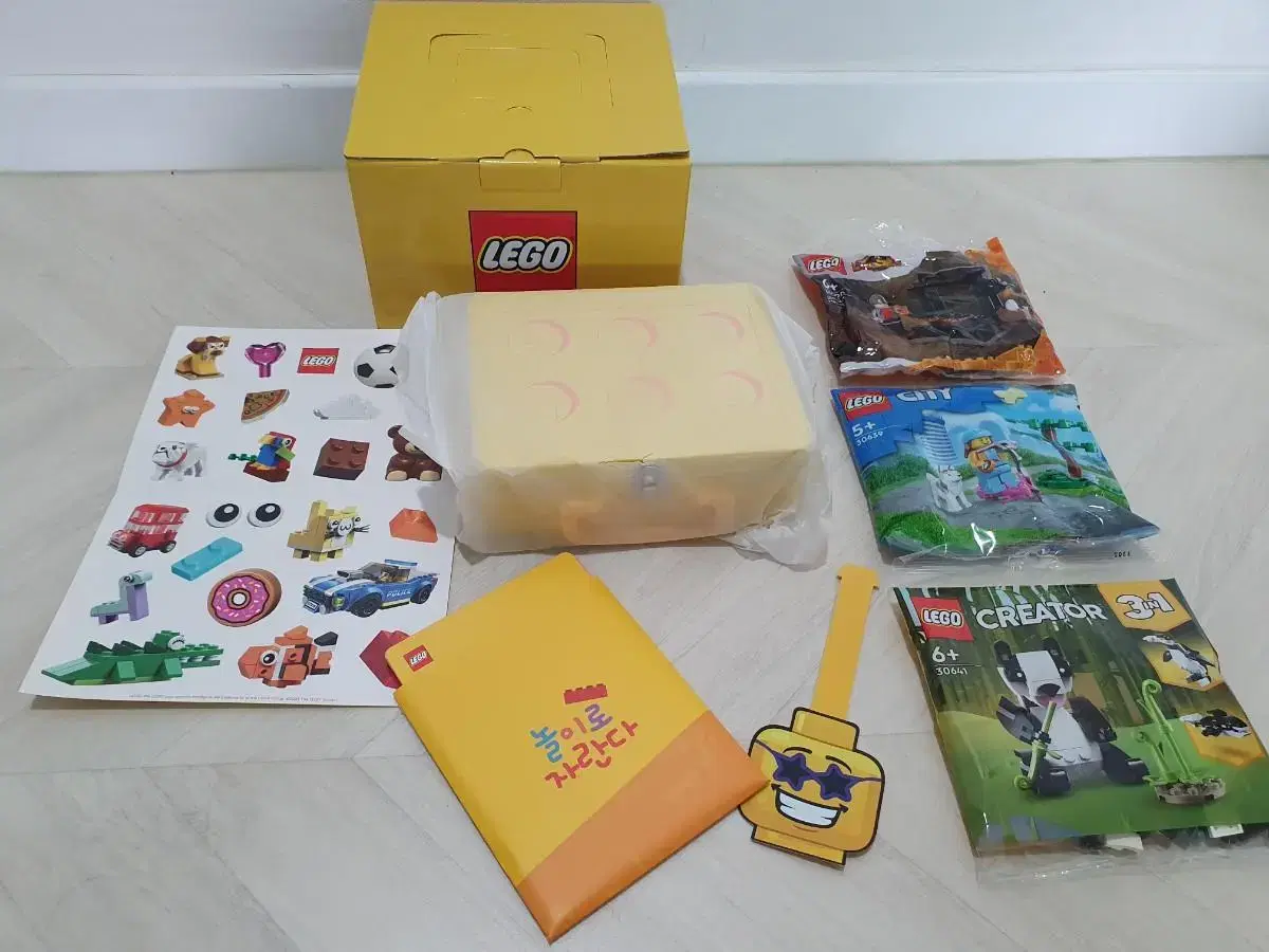 (NEW) LEGO Tin Case Set with 3 LEGO Starter Packs