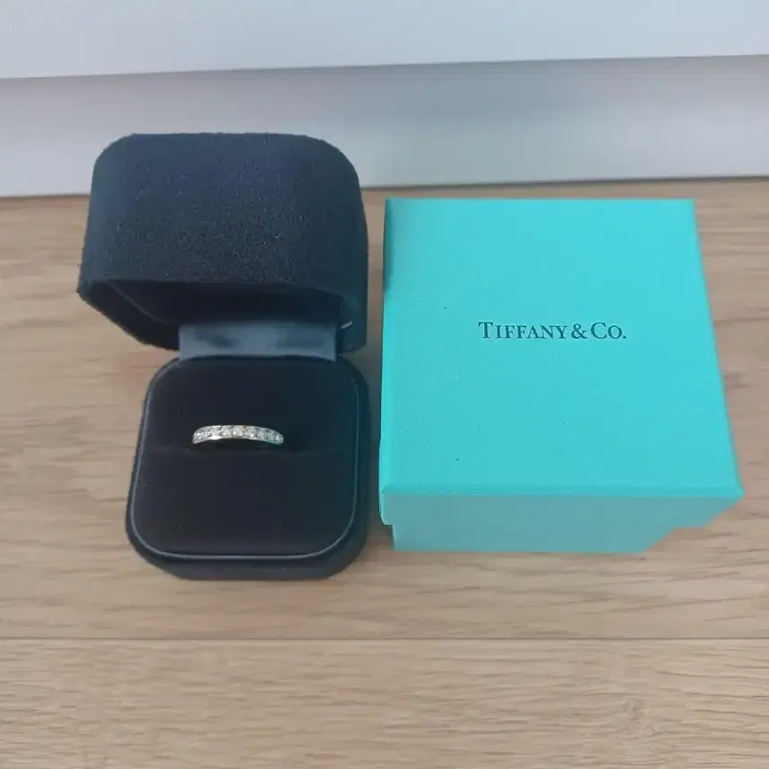 티파니앤코 매장가735만)티파니 채널세팅 다이아 플래티늄 반지.가드링/3mm 사진 2