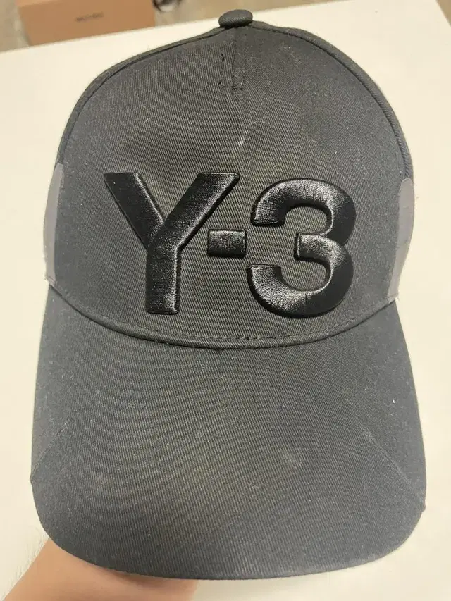 Y-3 아키택트 볼캡