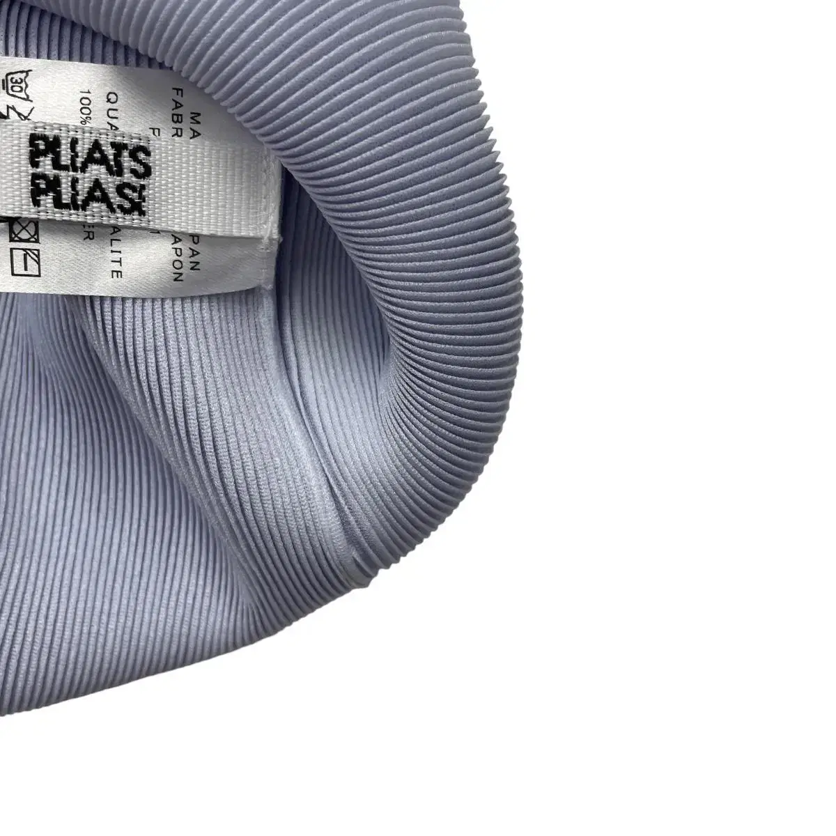 PLEATS PLEASE ISSEY MIYAKE