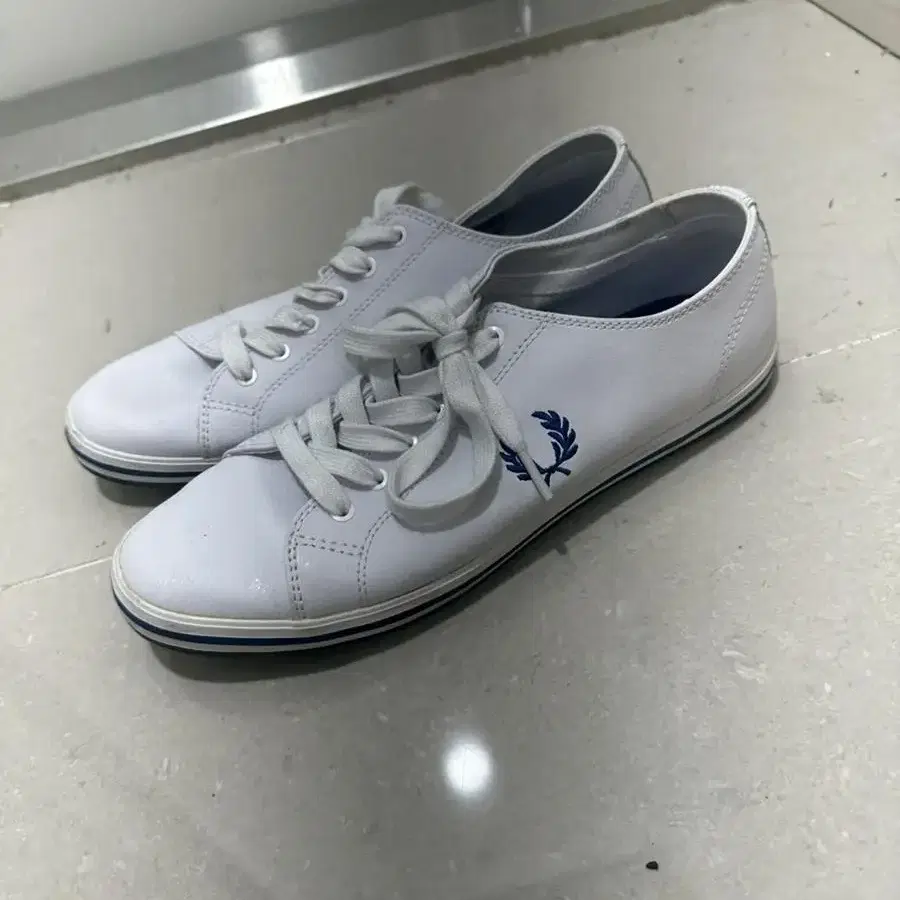 FRED PERRY 언더스핀 레더(블루)