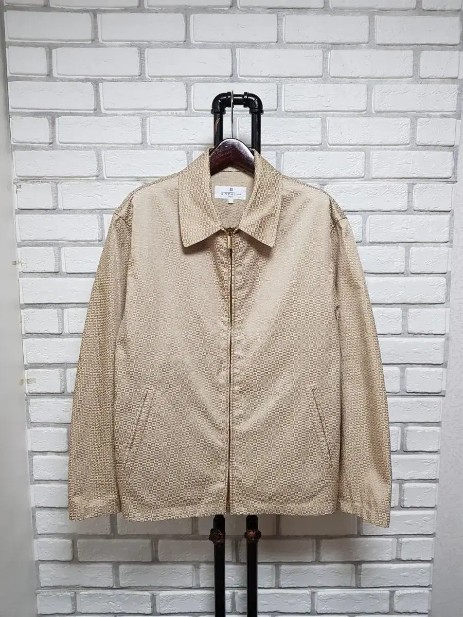 [M95~100/Genuine] Givenchy cignature Jacket