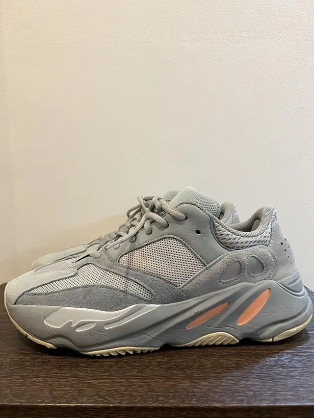 yeezy boost 700 eg7597