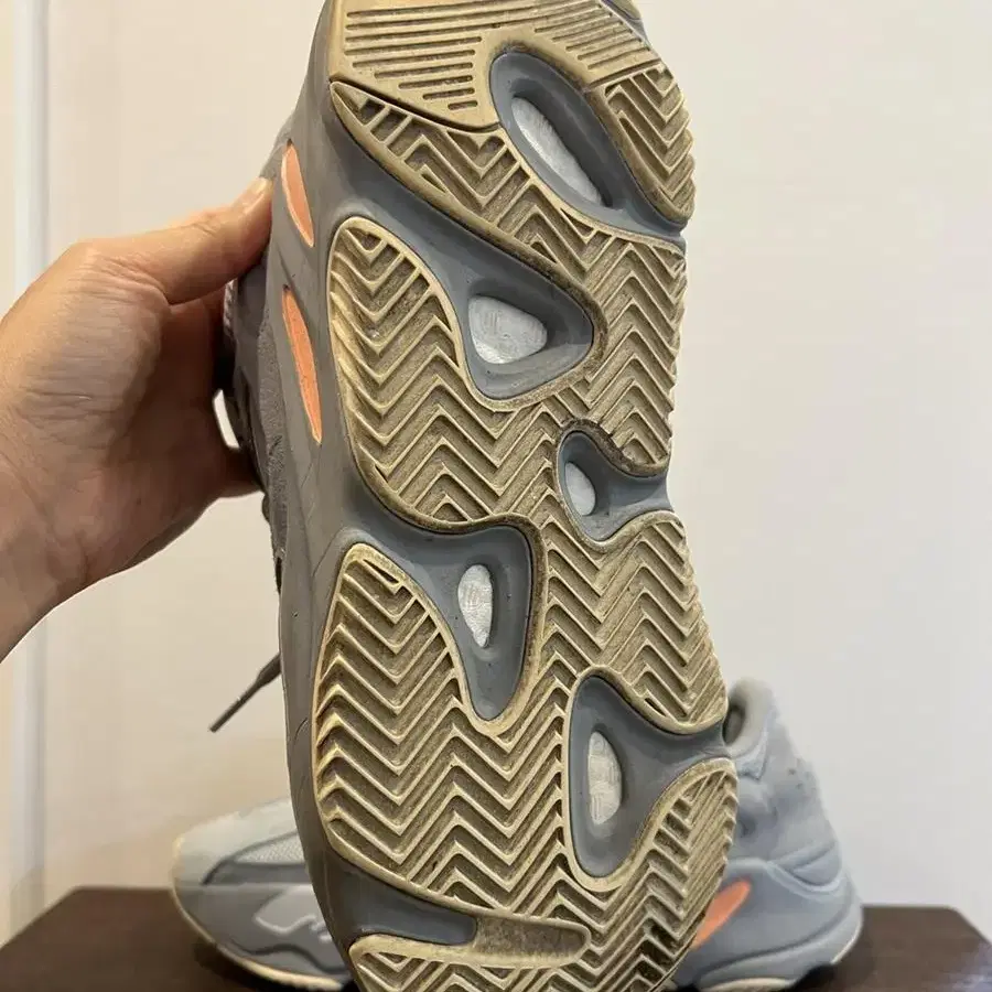 yeezy boost 700 eg7597