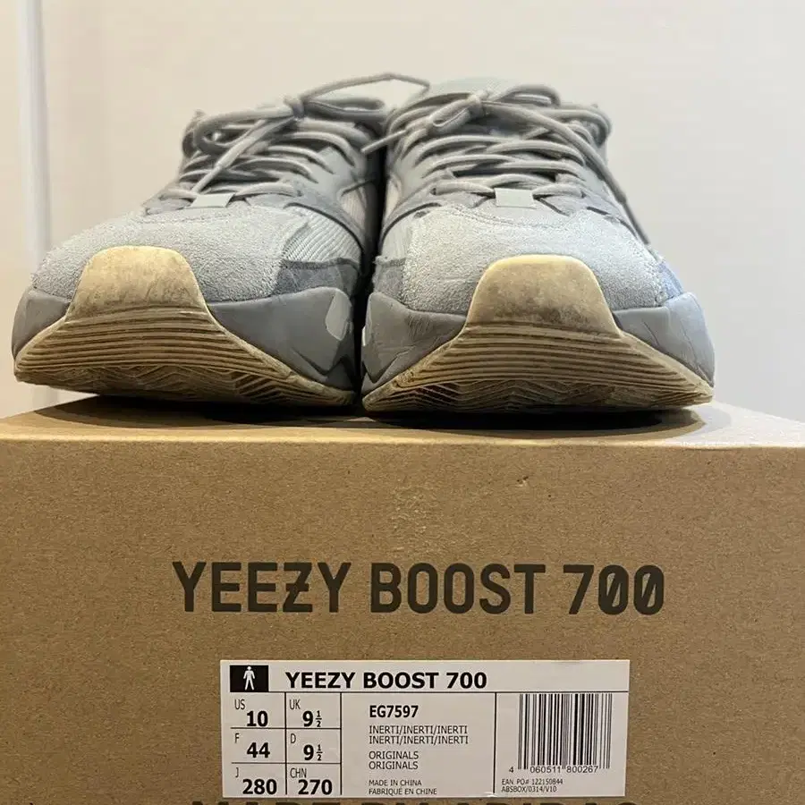 yeezy boost 700 eg7597