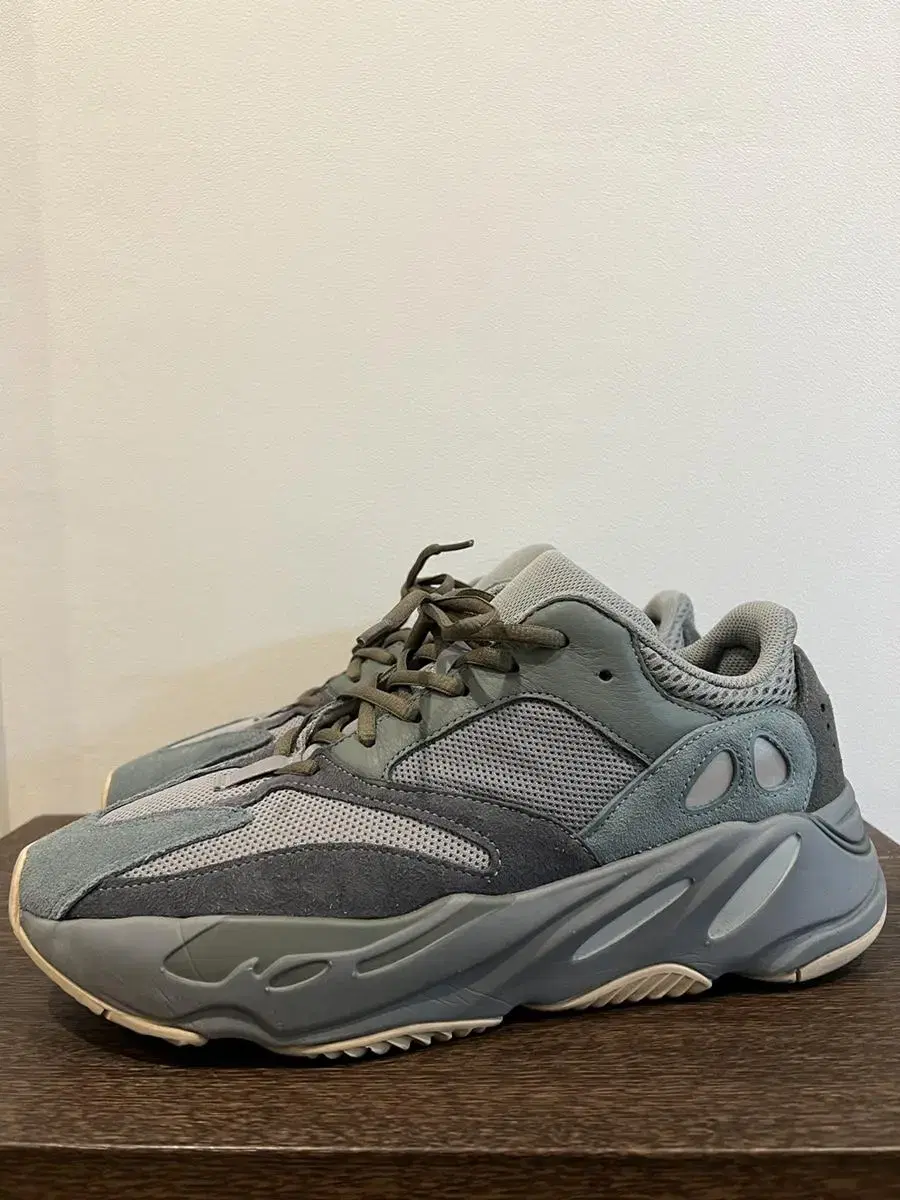 yeezy boost 700 fw2499