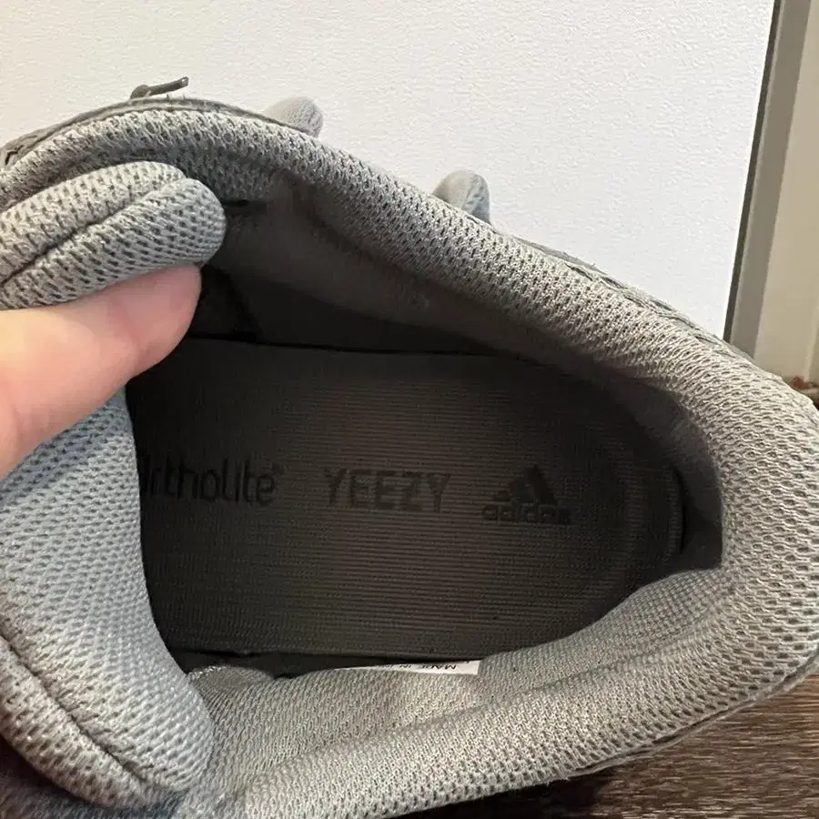 yeezy boost 700 fw2499