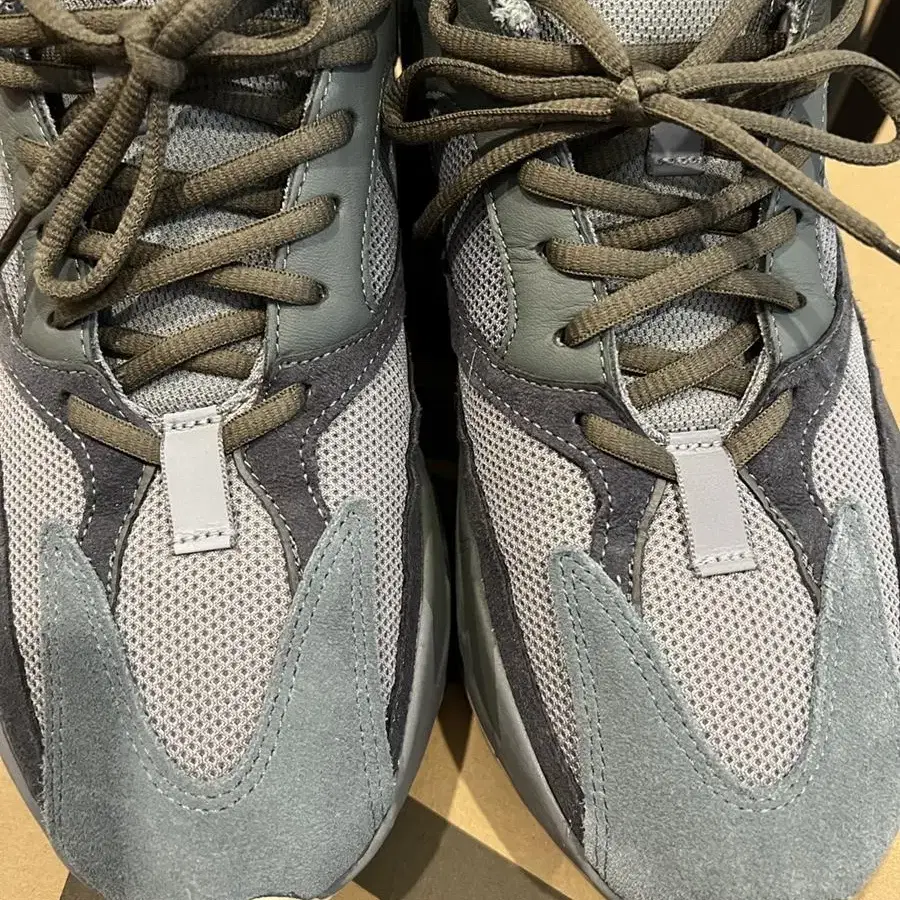 yeezy boost 700 fw2499