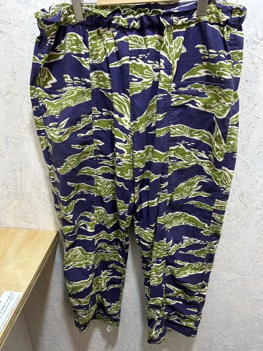 South2West8 south2west8 Tiger Camo Pants L