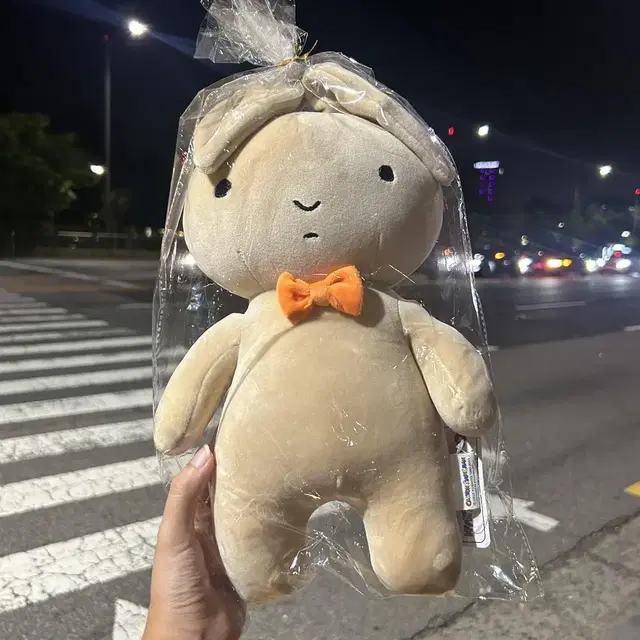 새상품 | 짱구 팝업스토어 유리 토끼 인형 25cm