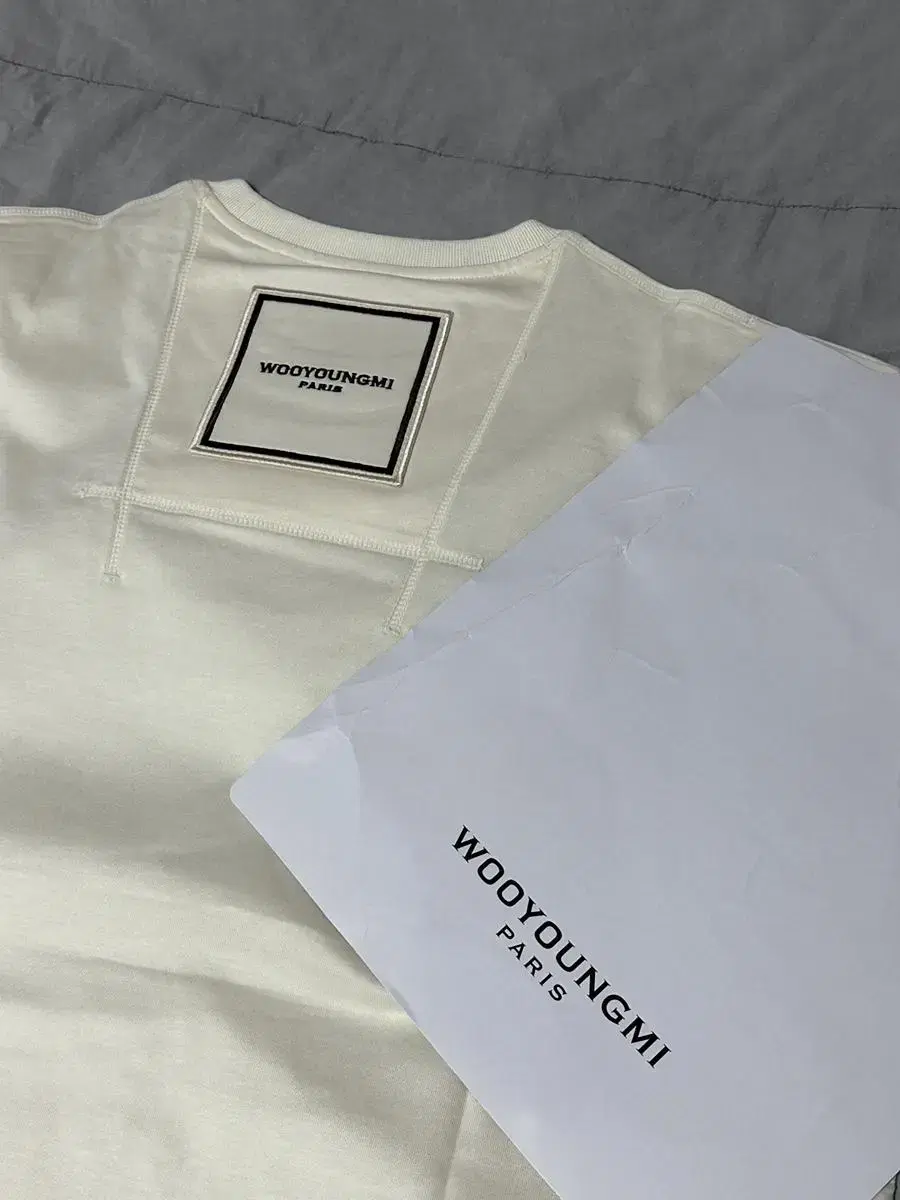 (Discount)WOOYOUNG Ivory Cotton Square Label T-shirt