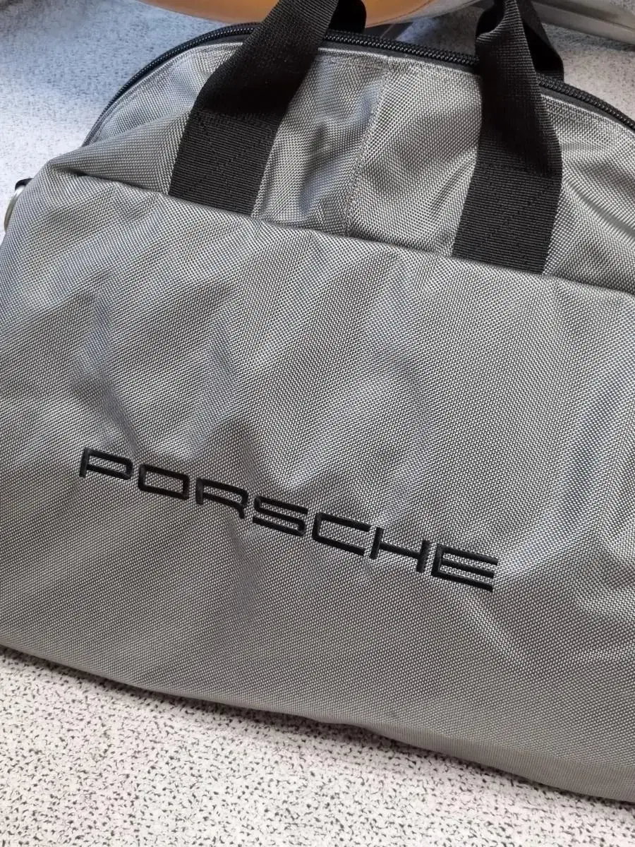 [Unsealed] Luxurious new Porsche sports bag.