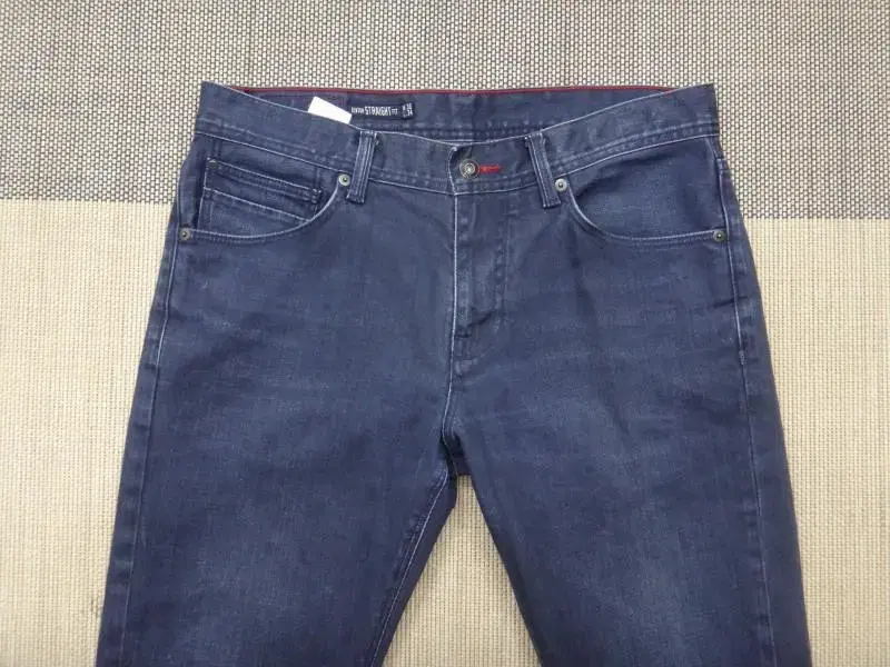 (32 inches) Tommy Hilfiger denim straight jeans