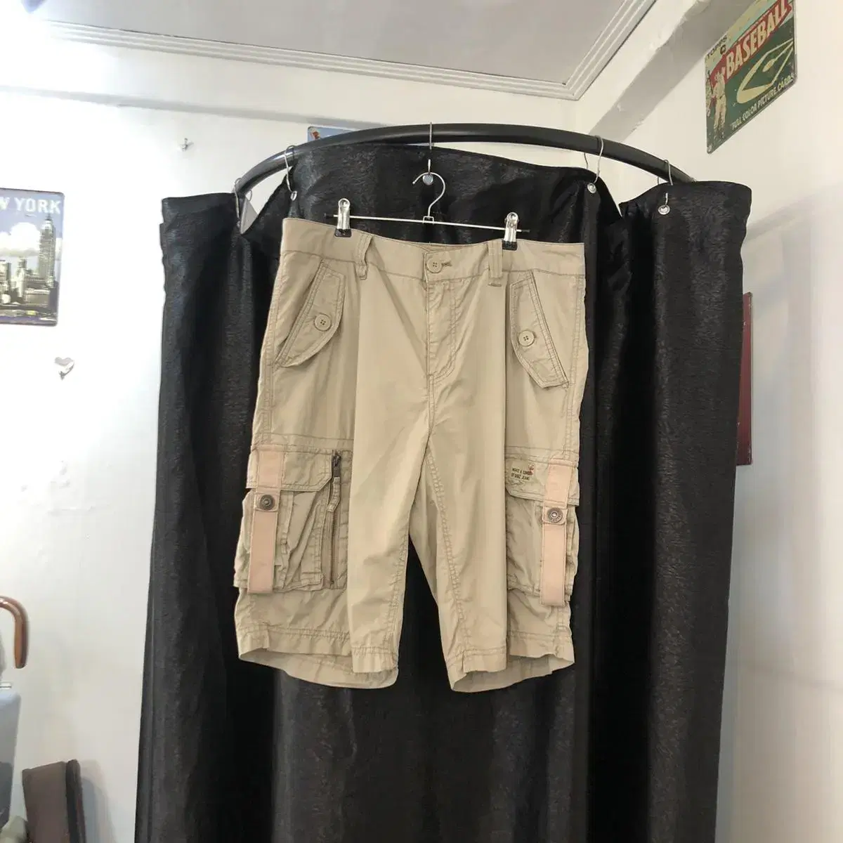 Vintage UGIZ JEANS beige cargo shorts