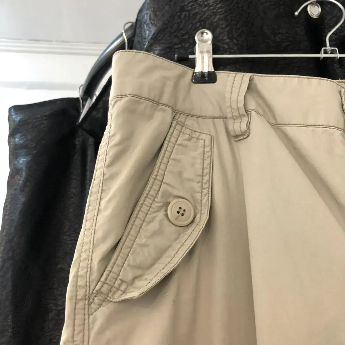 Vintage UGIZ JEANS beige cargo shorts