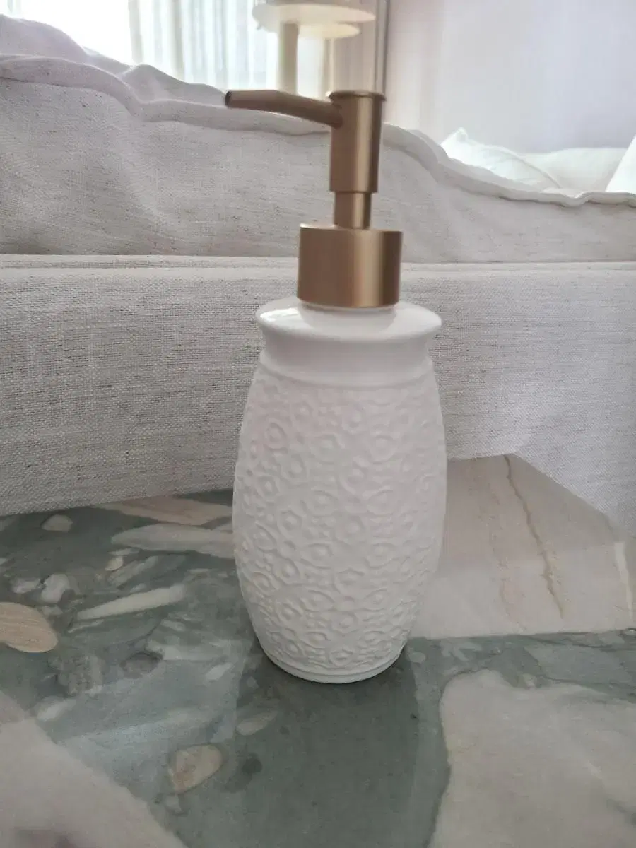 Pump-type container Dispenser Bathroom Toilet Cosmetic container