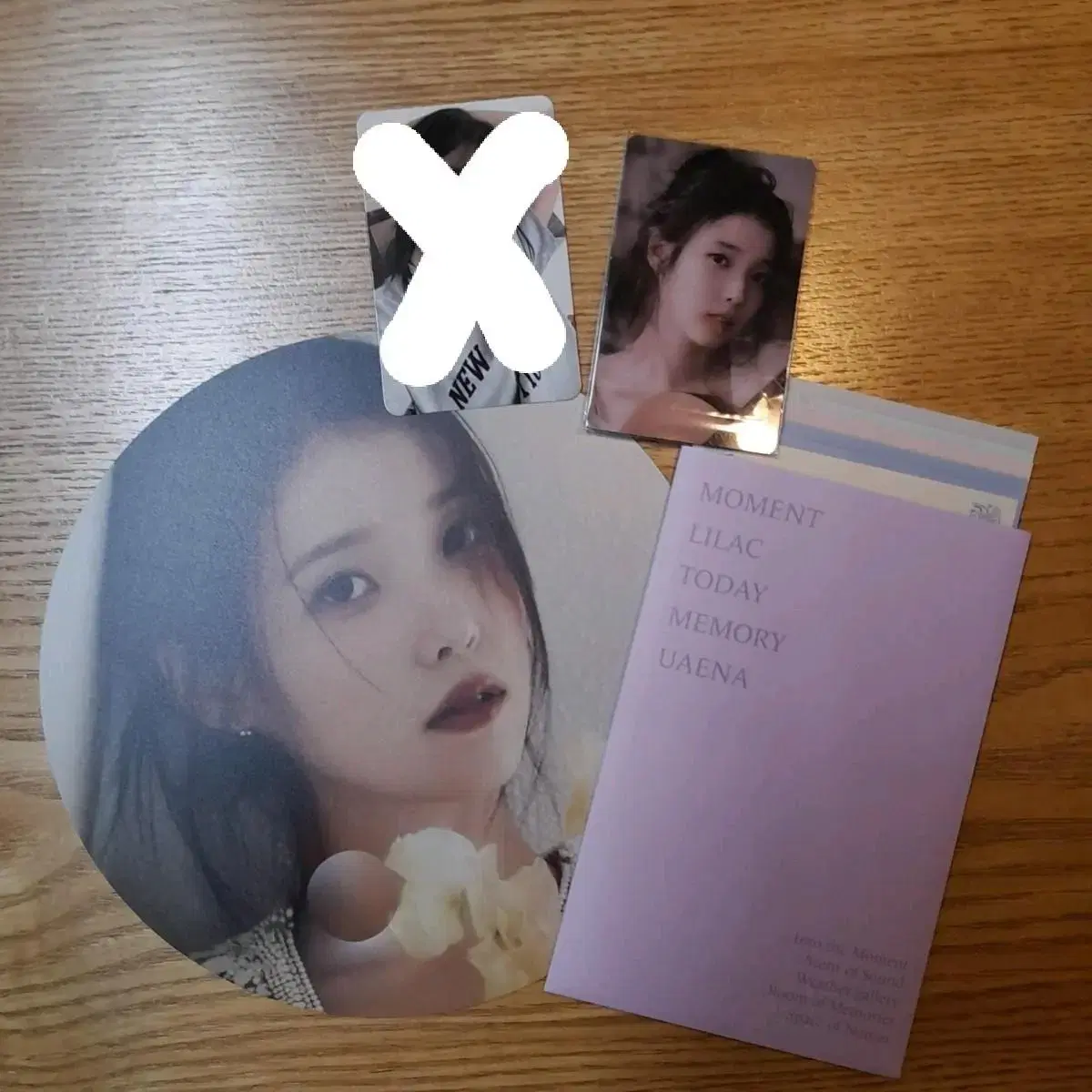 IU Exhibition pre-order benefit (excluding photocards)