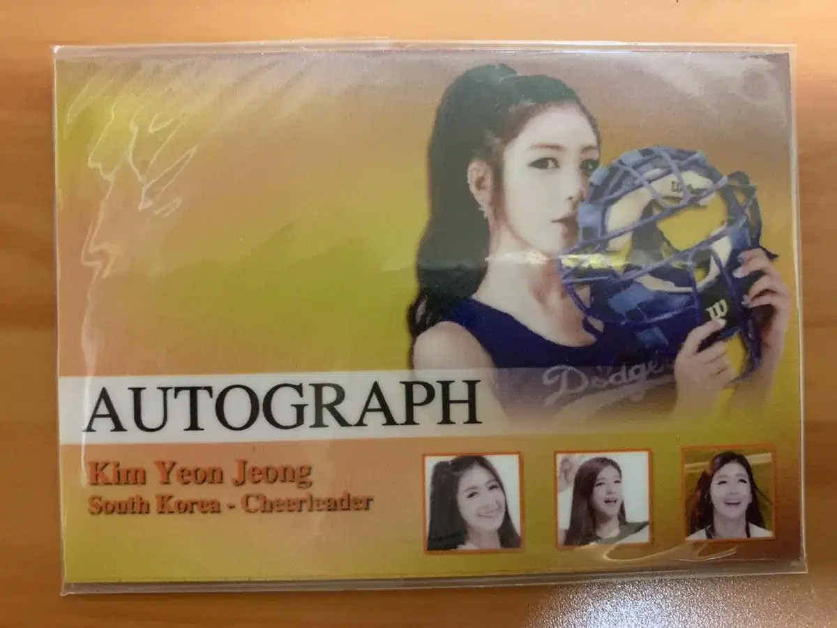 Cheerleaders kim yeonjung sell photo cards