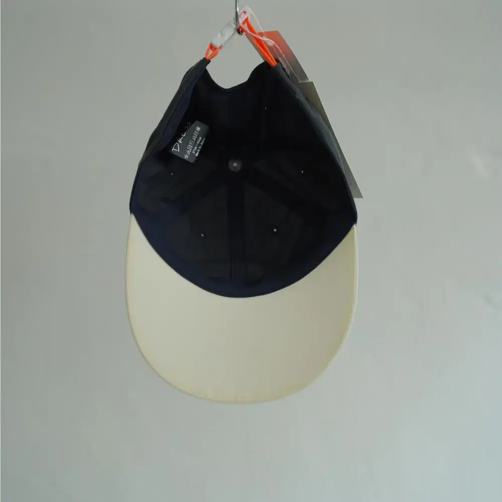 dress cyclist cap 판매 합니다. adresser neat