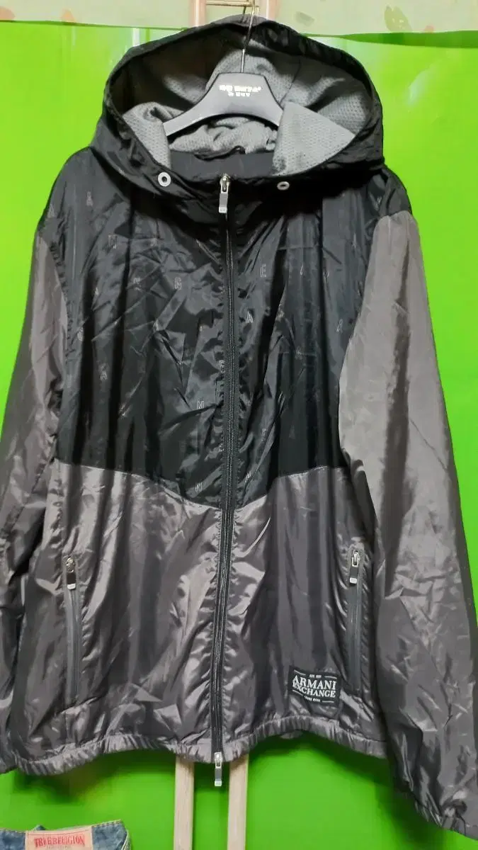 Armani Exchange Men's Windbreaker (105)