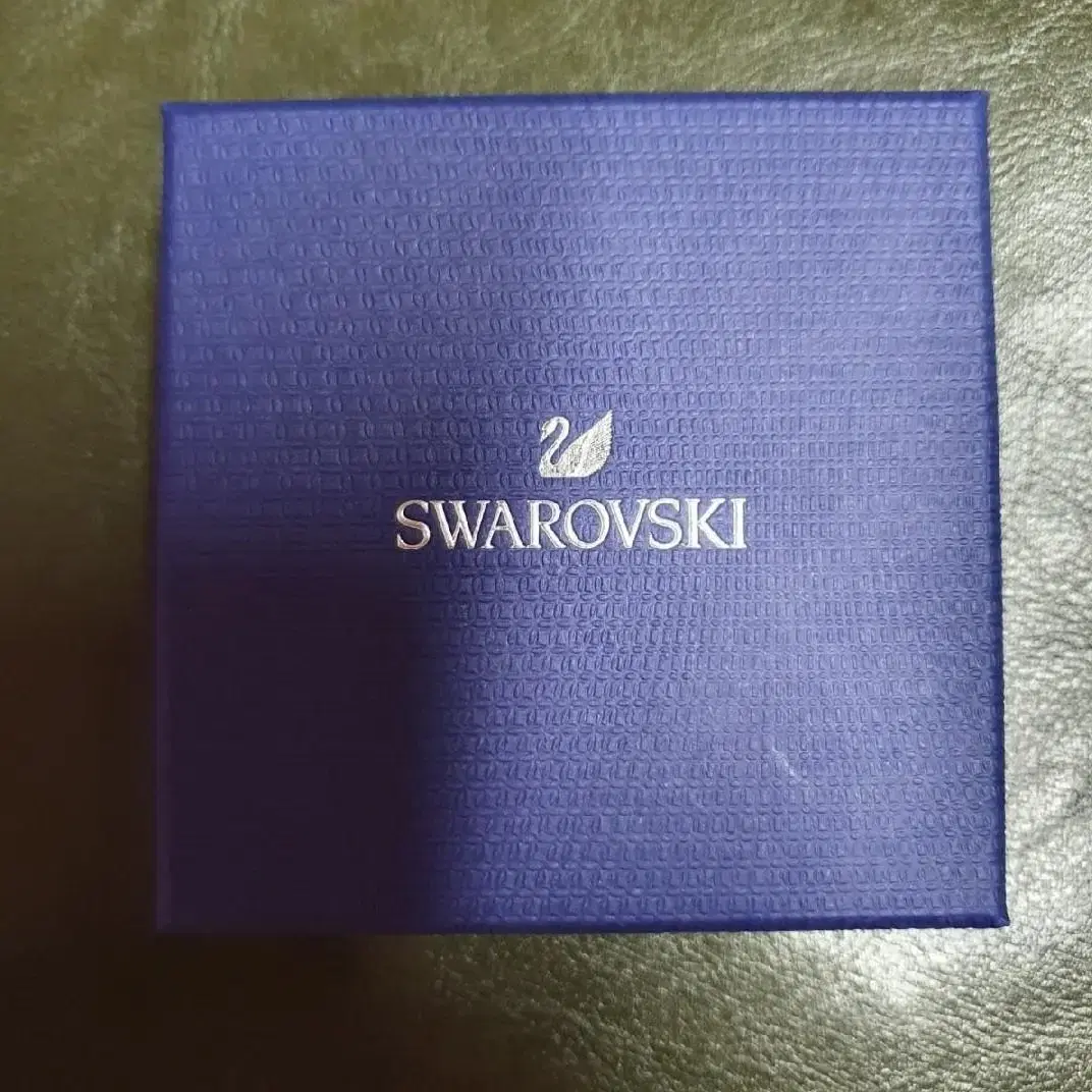 스와로브스키 SWAROVSKI  레드 스완 목걸이 미개봉 새상품