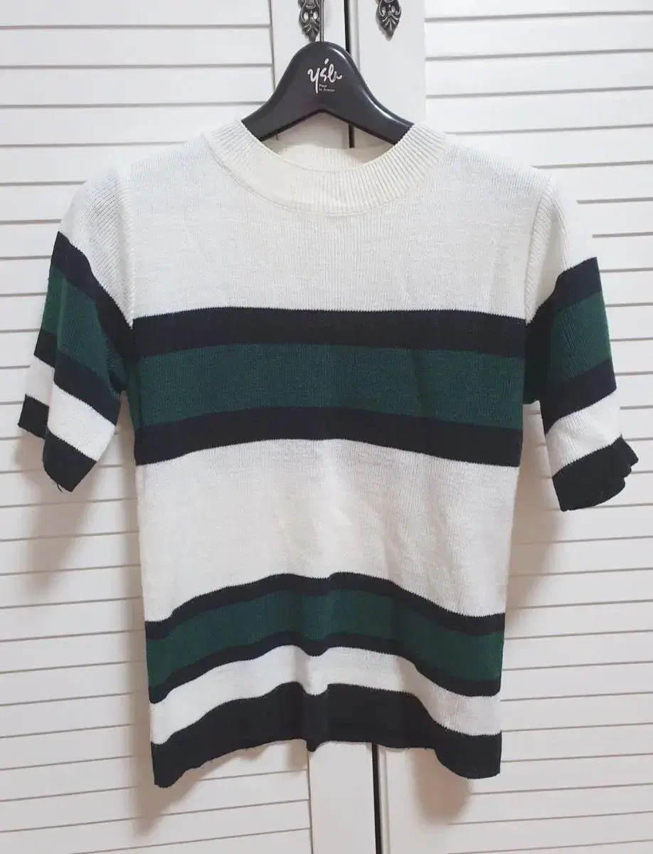 Short-sleeved knit