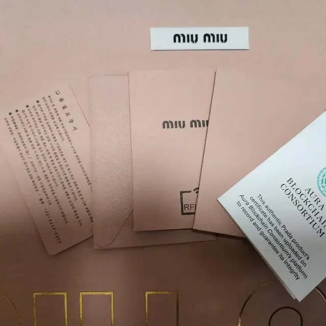 새상품]miumiu 마테라쎄 나파 가죽 숄더 백