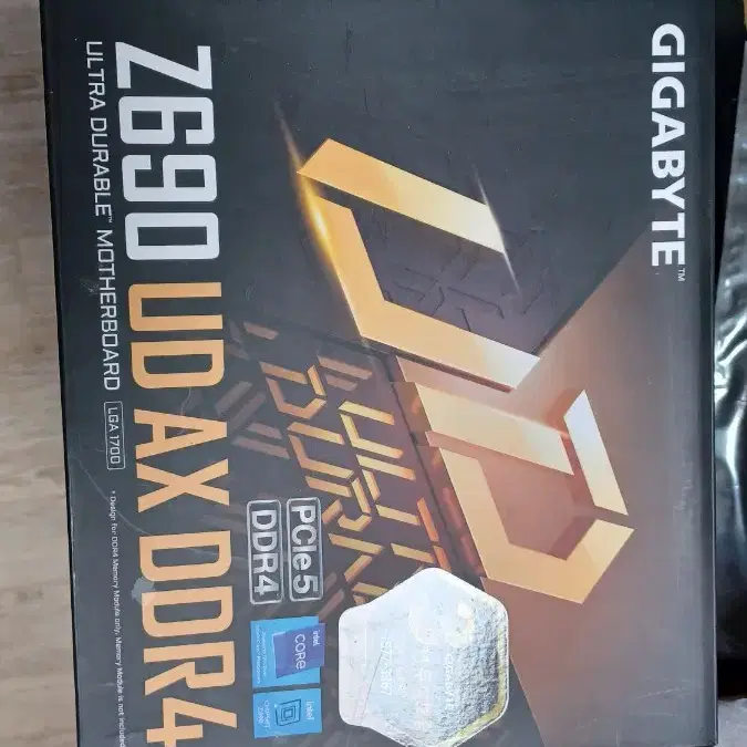 GIGABYTE Z690 UD AX DDR4 제품의 보드BOX