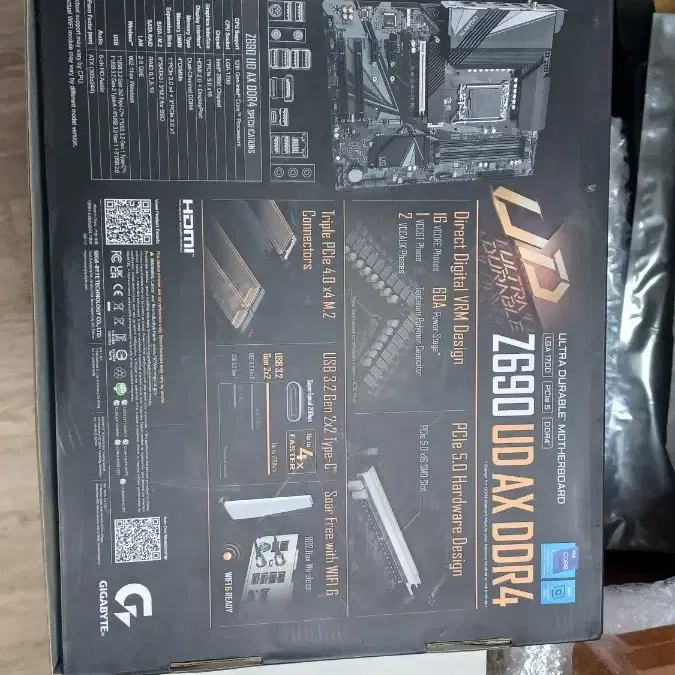 GIGABYTE Z690 UD AX DDR4 제품의 보드BOX