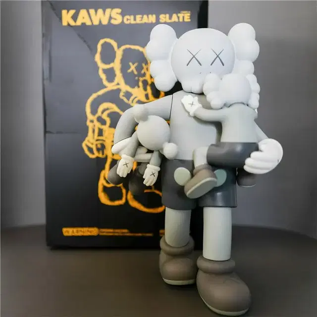 새상품 카우스 피규어 kaws 중형 사이즈 다양한 디자인 특별 판매